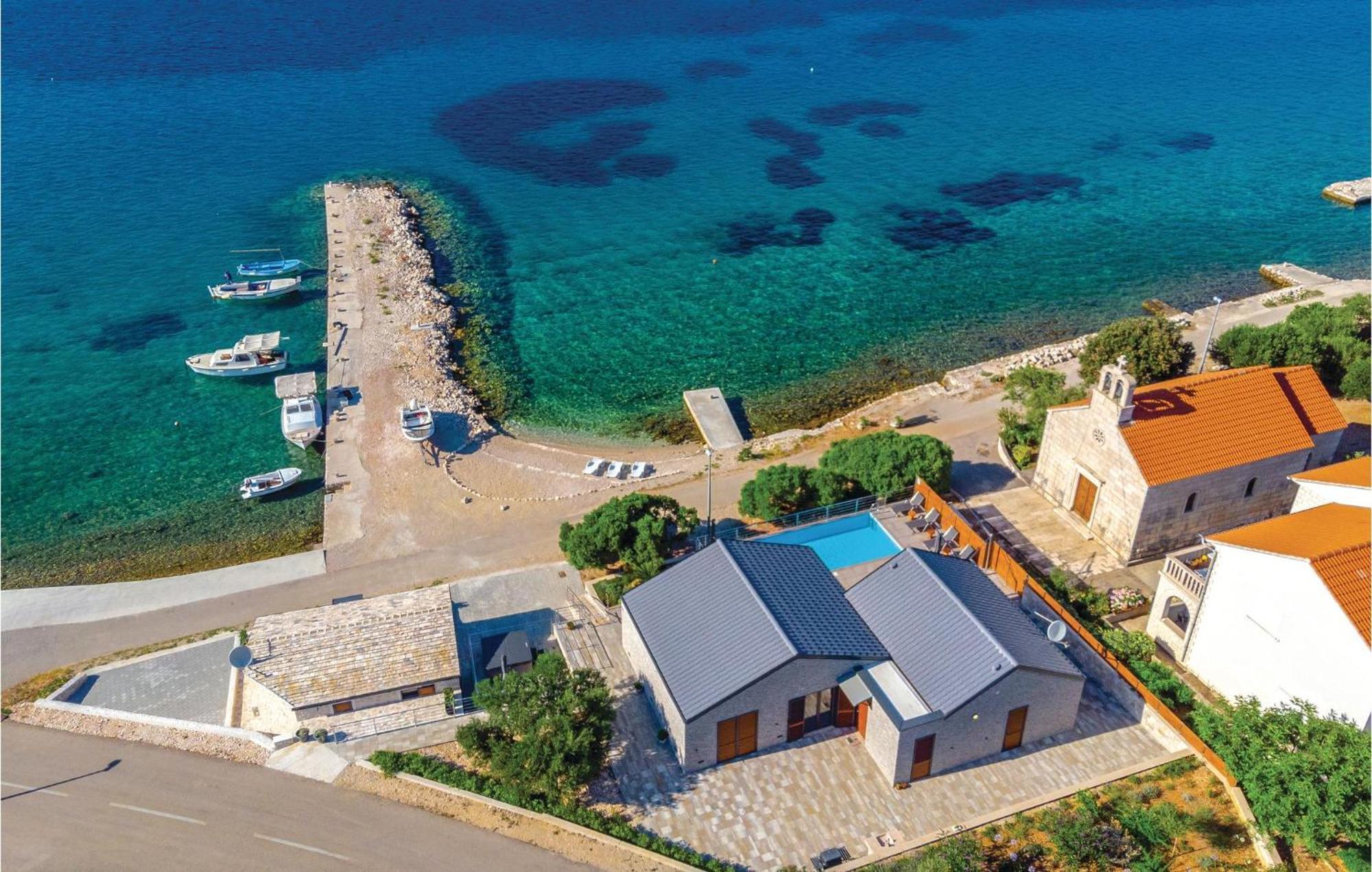 Nice Home In Kneze With Wifi Pupnat Exterior foto